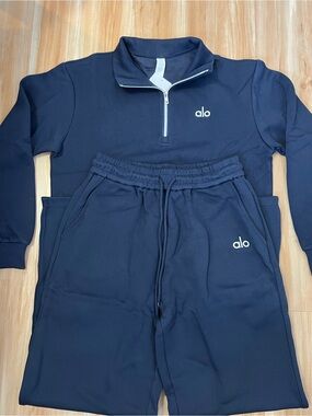 ALO Yoga  Navy Quarter-Zip Sweatshirt with Jogger Pants
